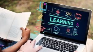 Ilustrasi pendidikan menggunakan platform digital (Sumber: Freepik).
